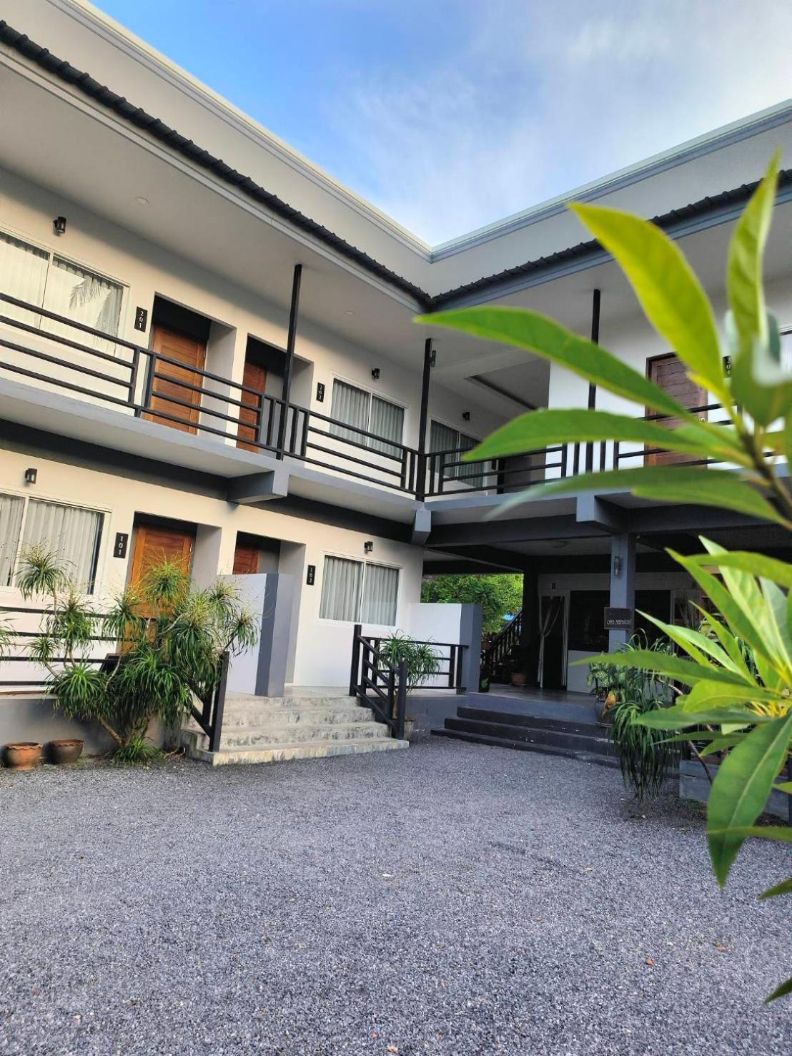 Hotel Nangkam Boutique Donsak Ban Pheng Krong Exterior foto